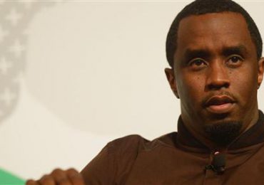 Mujer demanda a Sean “Diddy” Combs; lo acusa de violarla en 2001