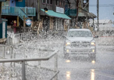 Reportan cuatro muertos, destrozos, apagones e inundaciones al sureste de EE.UU. tras paso de ciclón Helene