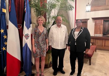 Embajadora de Francia en RD recibe en su residencia a representantes del proyecto ResAgro - Sargazo