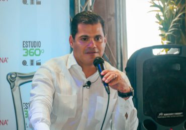 David Llibre destaca oportunidades durante Conversatorio Empresarial en Baní