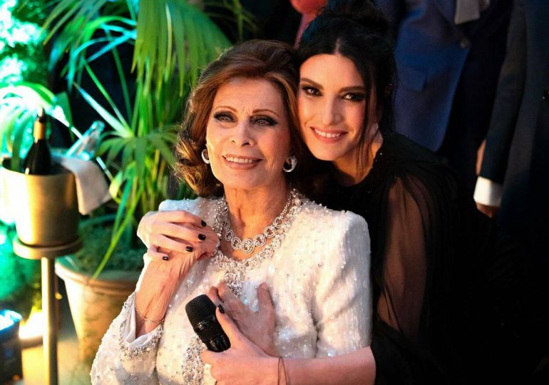 Laura Pausini sorprende a Sophia Loren en su fiesta de 90 años