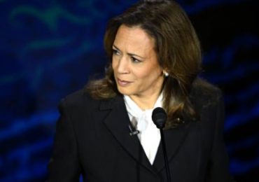 Harris acusa a Trump de decir un "montón de mentiras" sobre el aborto