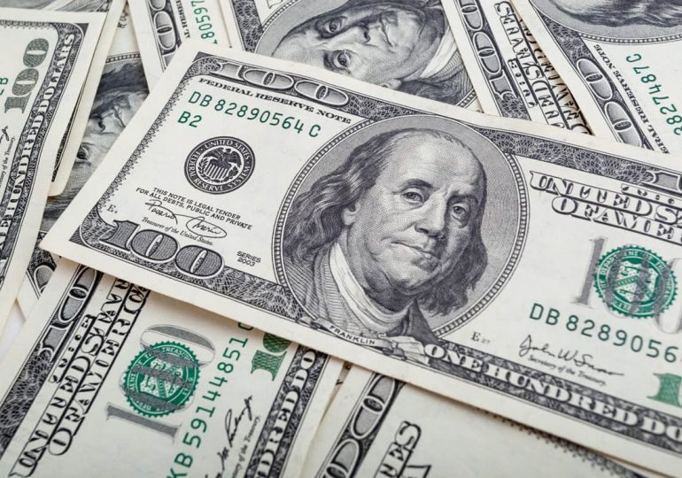 El dólar se cambia  para la venta a 60.21 pesos