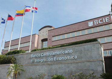 Banco Centroamericano de Integración exige a su expresidente en EEUU