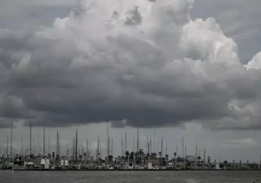 <strong>Francine puede convertirse en huracán frente a Texas y amenaza a Luisiana</strong>