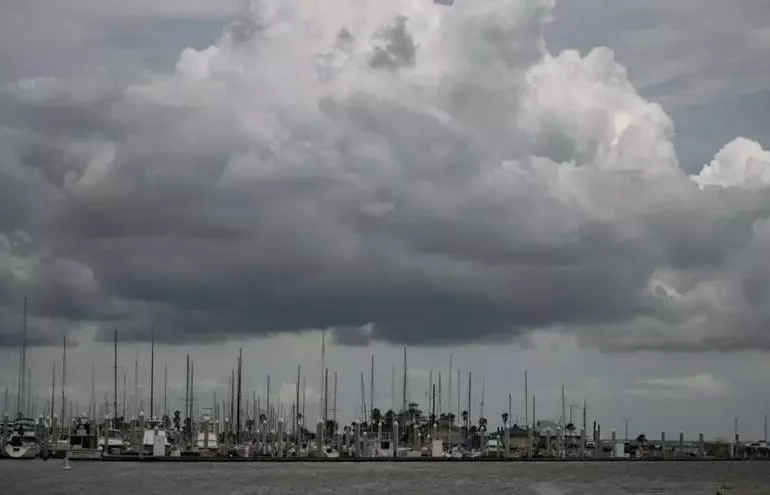 <strong>Francine puede convertirse en huracán frente a Texas y amenaza a Luisiana</strong>