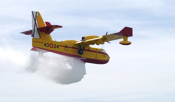 Bolivia despliega avión generador de lluvia para combatir incendios