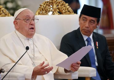 El papa pide “incrementar el diálogo interreligioso” para luchar contra “el extremismo”