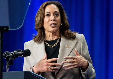 Kamala Harris llama a poner fin a la “epidemia” de violencia armada en Estados Unidos