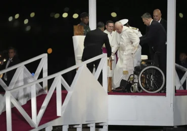 Papa Francisco llega a Papúa Nueva Guinea, segunda etapa de su gira por Asia-Pacífico