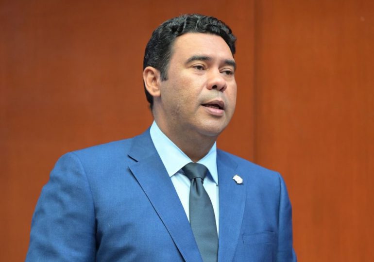 <em>Senador Rafael Baron Duluc "Cholitín" presenta resolución para instalación de una extensión del ITLA en La Altagracia</em>