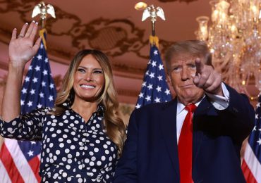 Melania Trump cuestiona el relato oficial del intento de asesinato contra su marido