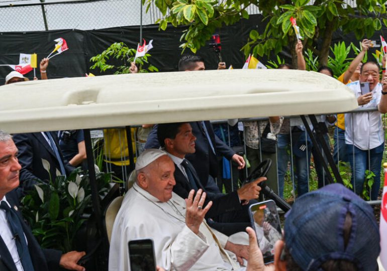 El papa visita Singapur, última etapa de su larga gira por Asia - Pacífico