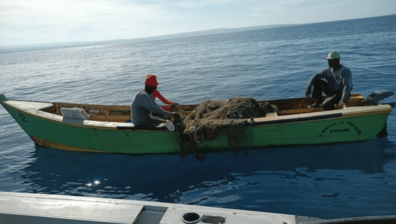 La Armada detiene a tres haitianos por pesca ilegal en Pedernales