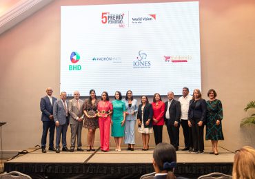 World Vision y primera dama entregan 5to Premio de Periodismo por la Niñez