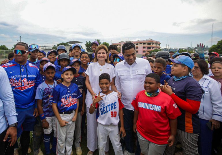 Raquel Peña reafirma el respaldo del gobierno al Mundial Femenino Juvenil Sub-17 durante supervisión en Santiago