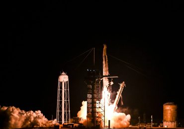 Sin problemas inicia misión de SpaceX que hará primer paseo espacial privado