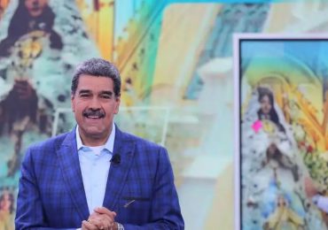 Maduro dice que Venezuela enfrenta una "agresión internacional y un brote fascista"