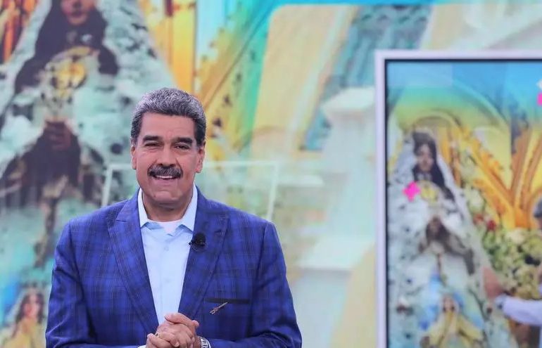 Maduro dice que Venezuela enfrenta una "agresión internacional y un brote fascista"