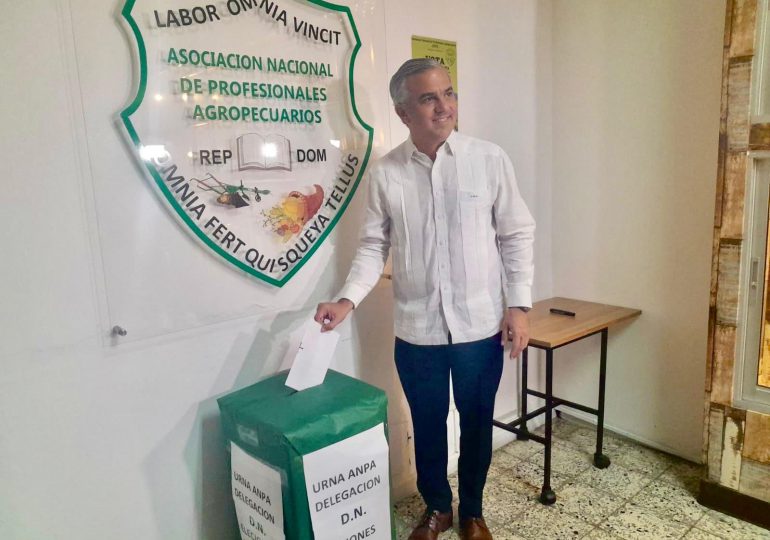 Agrónomos acuden a las urnas a votar