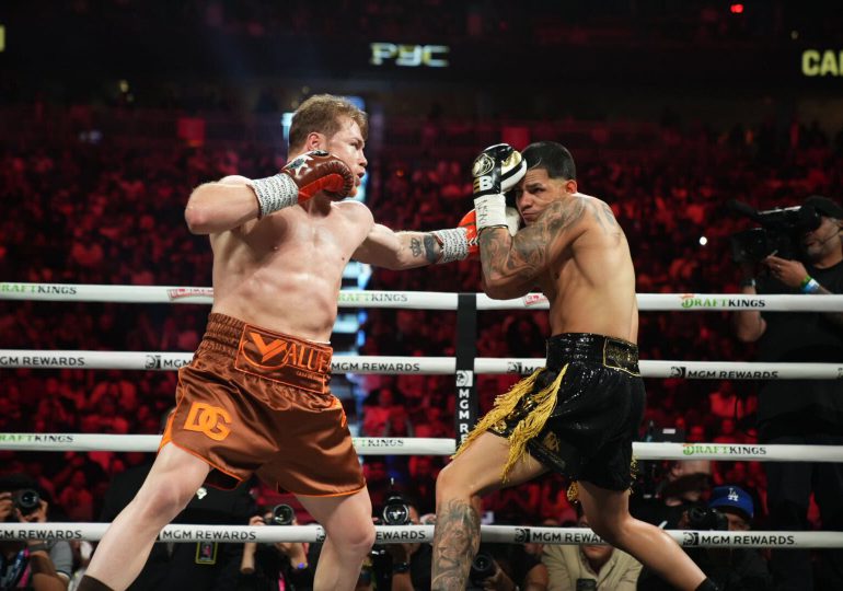 Canelo Álvarez vence al puertorriqueño Berlanga por decisión unánime