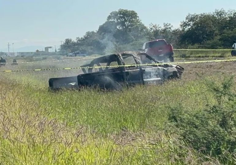 Hallan a ocho personas asesinadas en carretera del norte de México