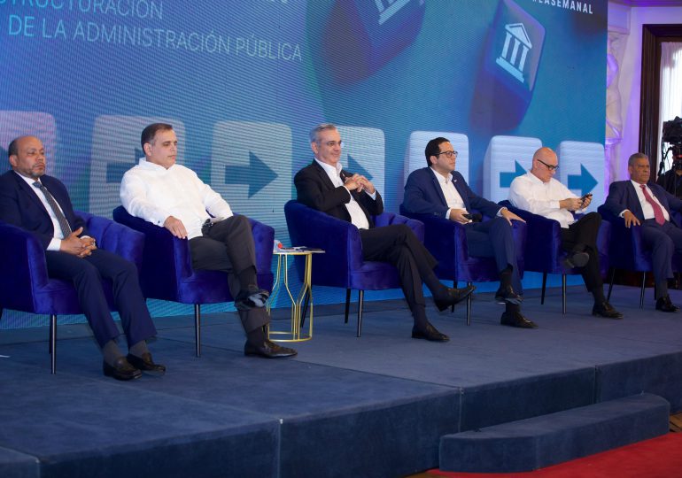 Gobierno presenta reestructuración y racionalización de la administración pública