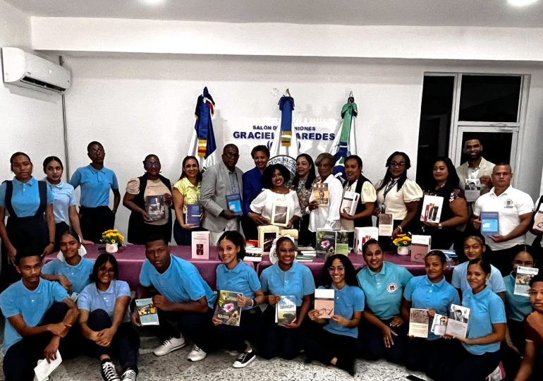 <strong>Donación de libros en Samaná: Un impulso a la educación y cultura local</strong><strong></strong>