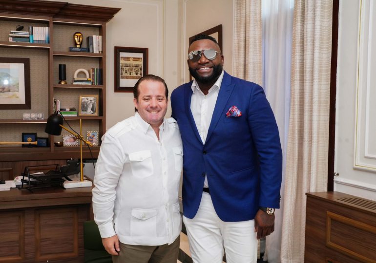 David Ortiz visita al ministro de la Presidencia, José Paliza, para promover el béisbol invernal en Nueva York