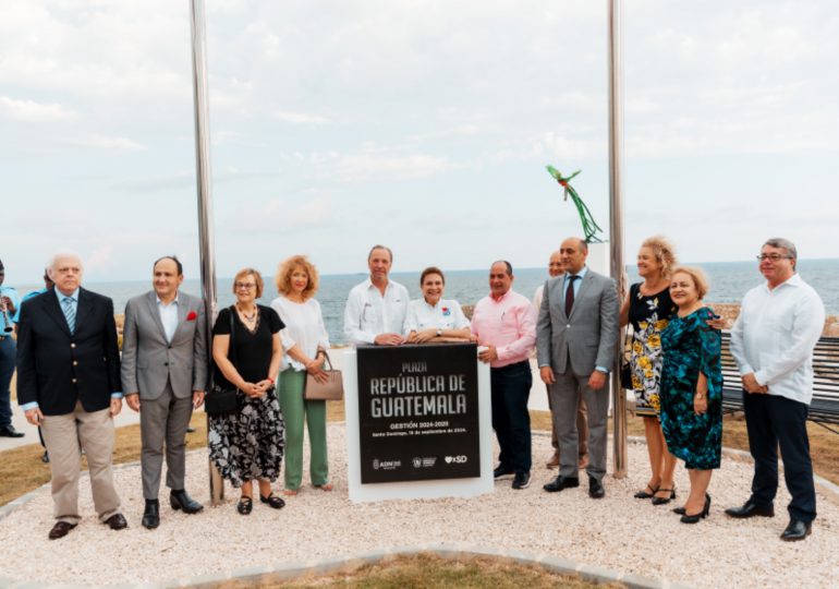 Inauguran la Plaza República de Guatemala