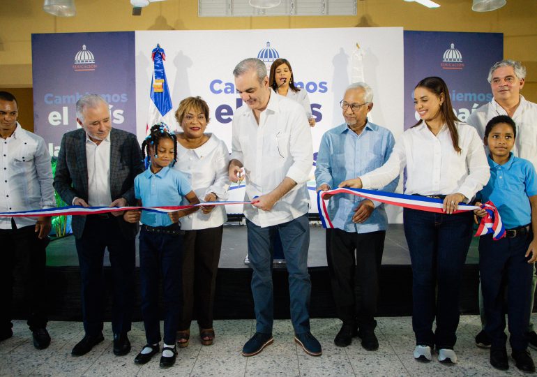 Abinader inaugura dos escuelas que benefician a 1,600 estudiantes y un CAIPI con capacidad para 250 niños y niñas en SDN