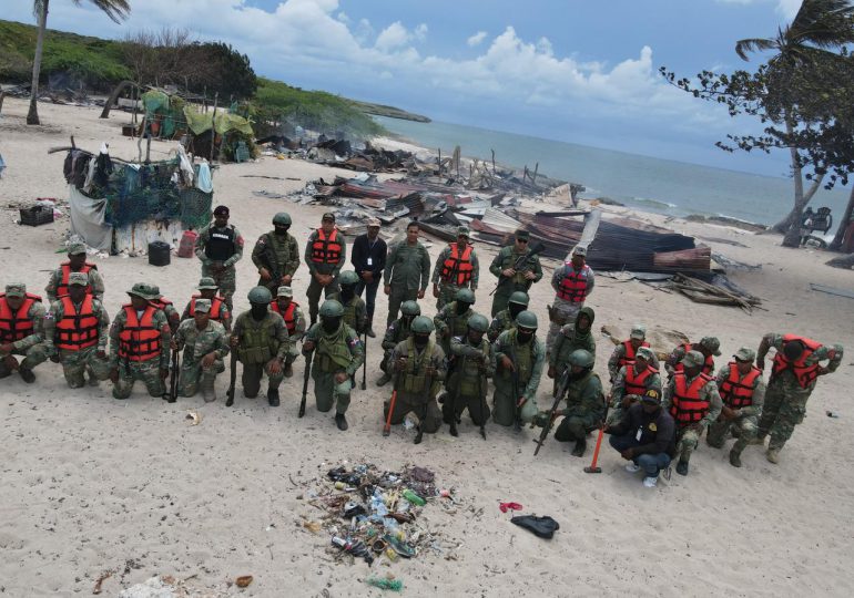 Medio Ambiente, SENPA y la Armada demuelen 18 estructuras en Cabo Rojo