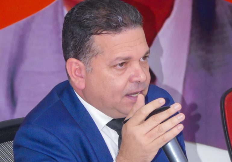 Secretario general del PRSC apoya Román Jáquez siga en JCE