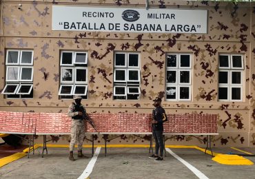 CESFronT y Ejército decomisan 310,000 unidades de cigarrillos en Loma de Cabrera