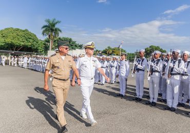 Ministro de Defensa visita instalaciones de la Armada de República Dominicana