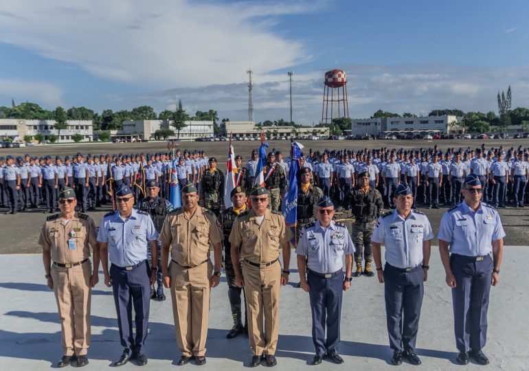 Ministro de Defensa pide a cuerpos armados trabajar unidos como un verdadero equipo