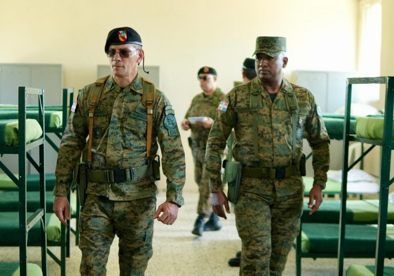 Comandante General del Ejército recorreinstalaciones militares de la zona Norte del país