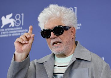 Almodóvar en Venecia: convertir a niños migrantes en invasores es "profundamente estúpido"