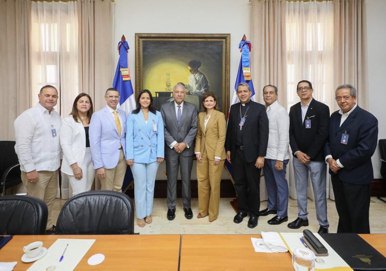 Raquel Peña se reúne con miembros Cámara de Comercio La Vega; analizan prioridades de la provincia