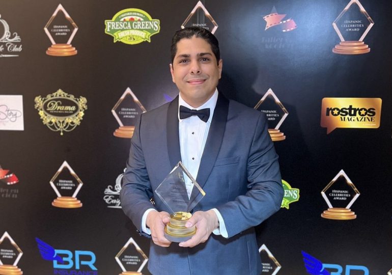 Samir Saba recibe reconocimiento por sus 27 años de carrera en los Hispanic Celebrities Awards