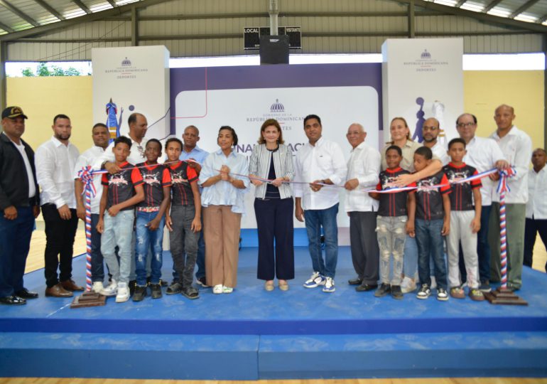 Vicepresidenta Raquel Peña y ministro de Deportes, Kelvin Cruz, entregan obras deportivas en Montecristi