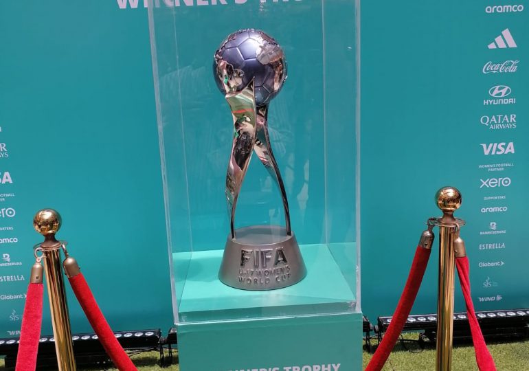 Exhiben trofeo de la Copa Mundial Femenina Sub-17 de la FIFA en Ágora Mall