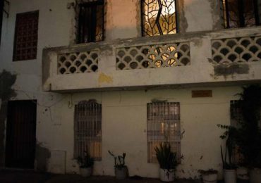 Hombre permanece tres días con el cadáver de su madre en una casa de la Ciudad Colonial