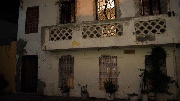 Hombre permanece tres días con el cadáver de su madre en una casa de la Ciudad Colonial