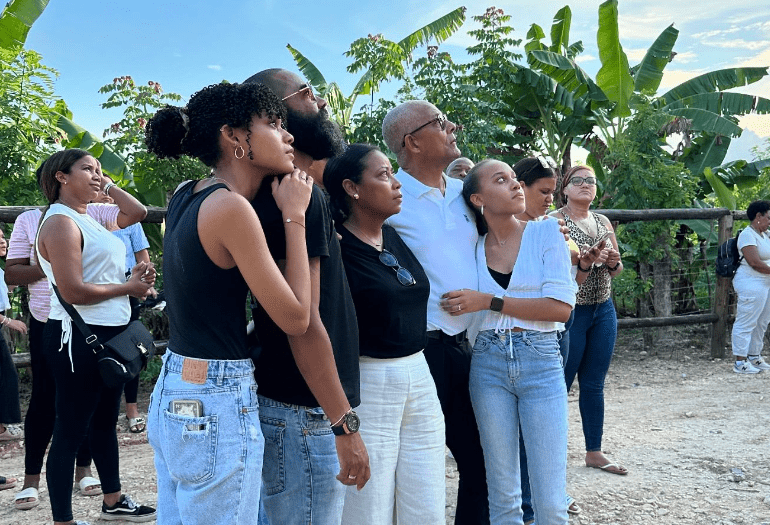 Julio de la Rosa Tiburcio comparte foto familiar a meses de la muerte de Junior