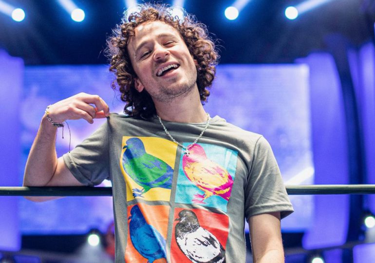 Luisito Comunica revela incómodo momento en el Aeropuerto Internacional Las Américas: "Tuve que sacrificar mi calcetín"