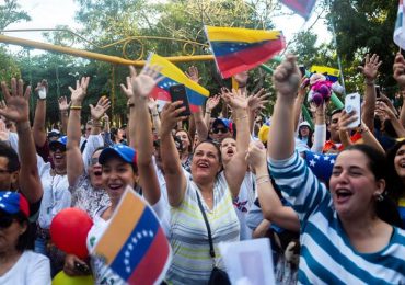 Venezolanos en RD apoyan decisión "firme" del país ante el gobierno de Maduro