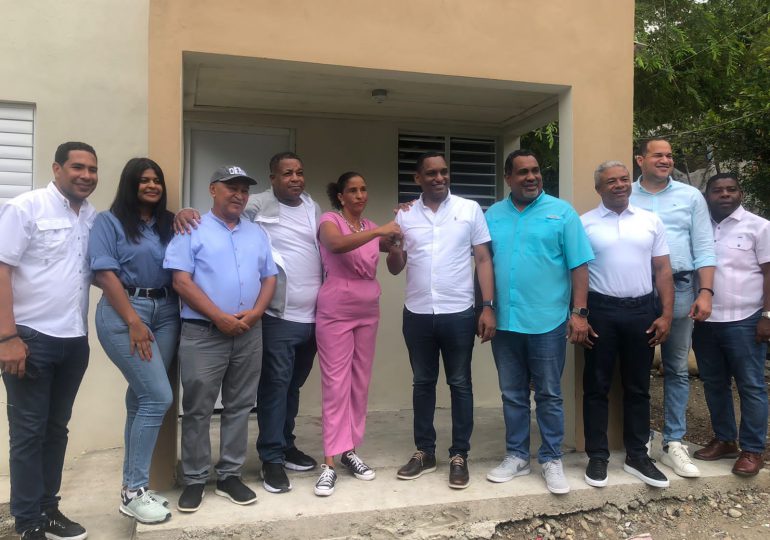 El MIVED entrega 10 viviendas en San Juan