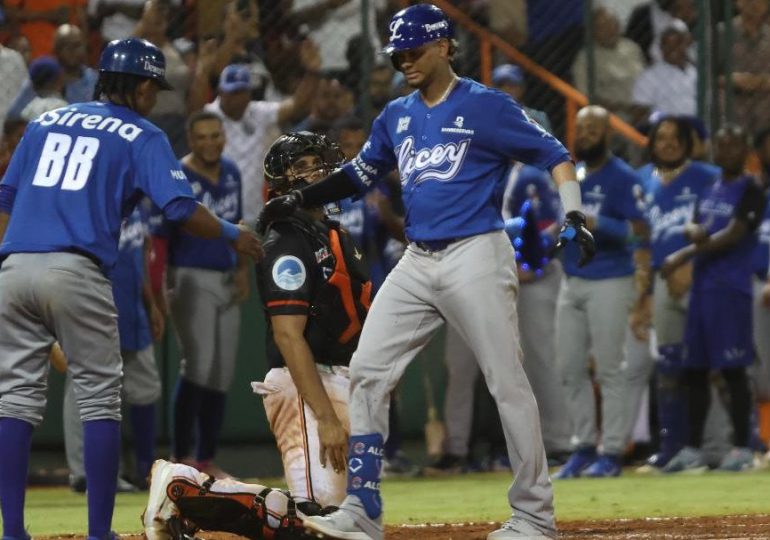 Alcántara y Hernández conectan jonrones para que el Licey derrote a los Toros