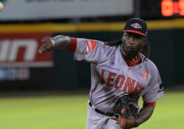 Leones blanquean a los Gigantes 6-0